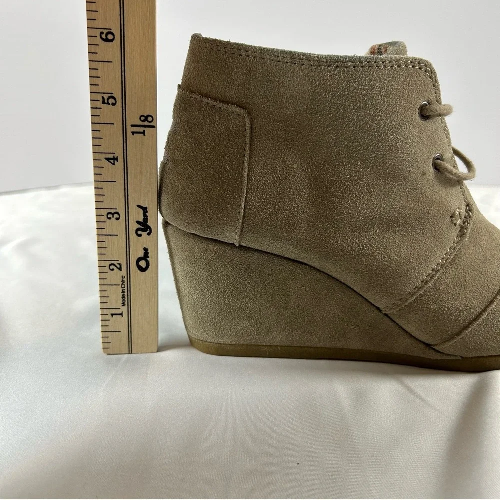 TOMS Women’s Suede LaceUp Wedge Ankle Bootie Comfortable, Size 8‎